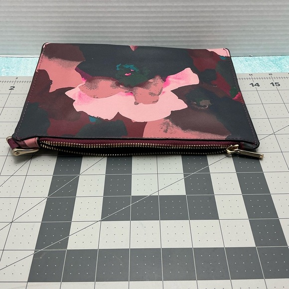 Floral Wristlet Clutch - Picture 5 of 6